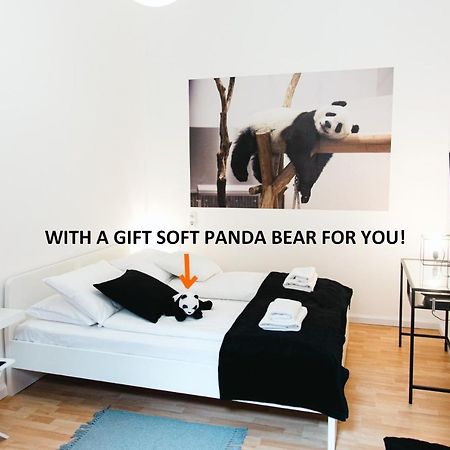 Black & White Apartment With A Gift Soft Panda Budapest Exterior photo