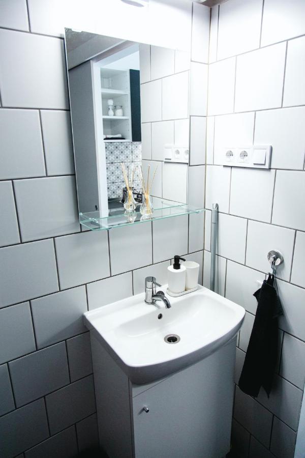 Black & White Apartment With A Gift Soft Panda Budapest Exterior photo