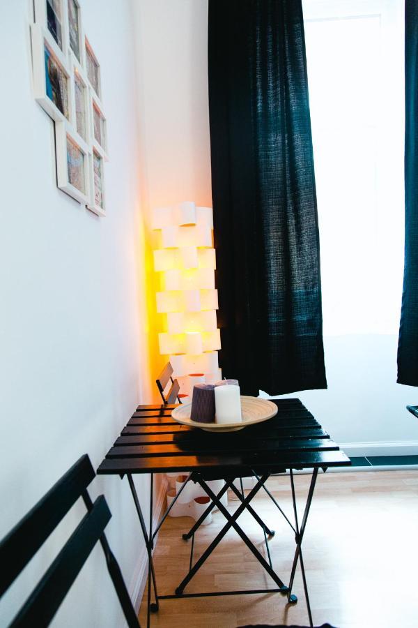 Black & White Apartment With A Gift Soft Panda Budapest Exterior photo