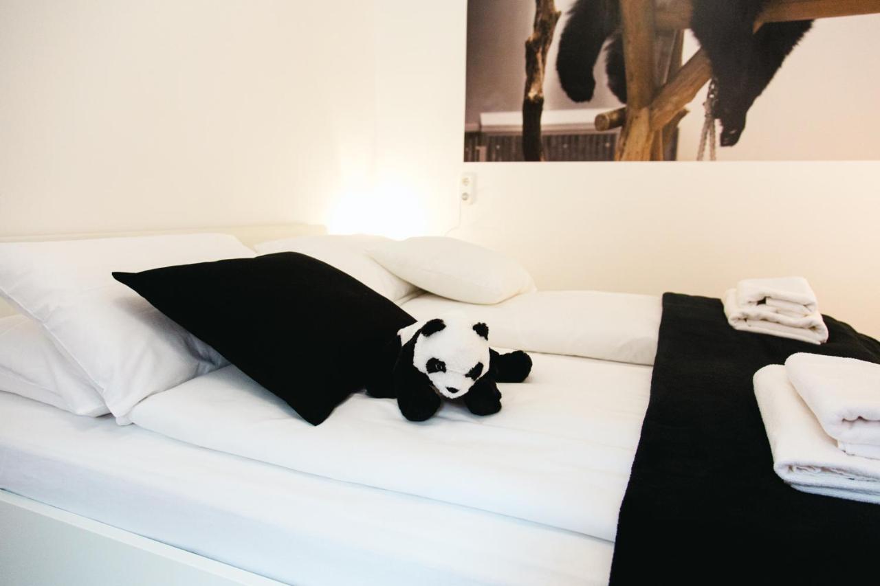 Black & White Apartment With A Gift Soft Panda Budapest Exterior photo