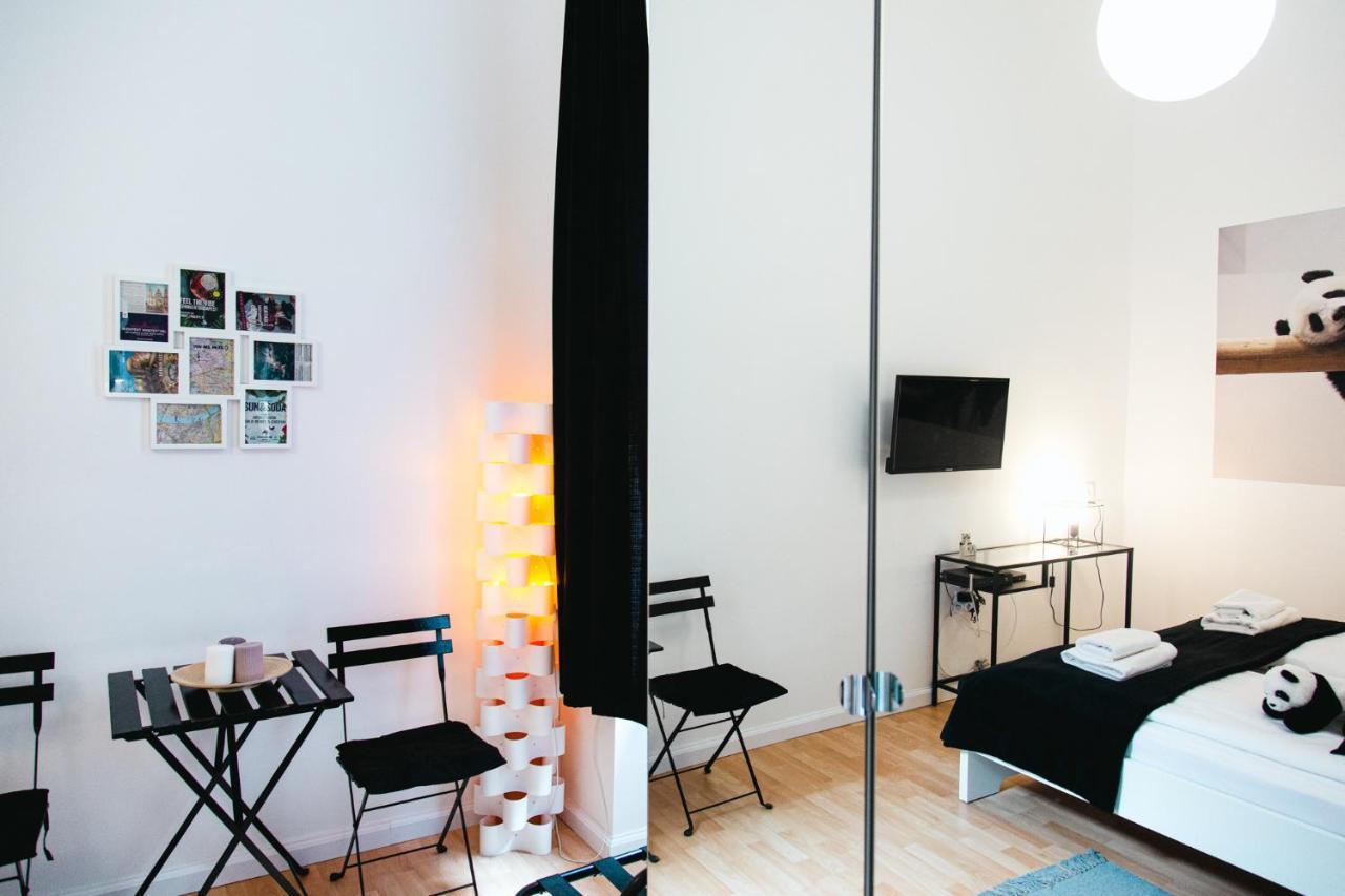 Black & White Apartment With A Gift Soft Panda Budapest Exterior photo